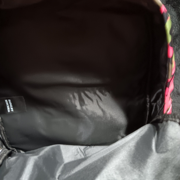 NWT Badgley Mischka pink camo backpack w/ detachable front pocket - Picture 3 of 6